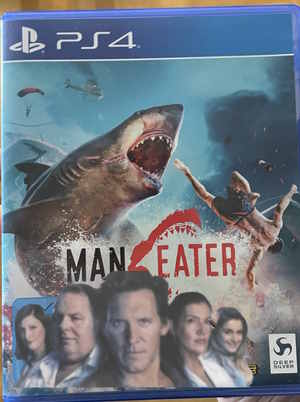 Die Packung des PS4-Spiels "Maneater", in dessen Cover die Protagonisten des 90er Jahre Films "Haialarm auf Mallorca" eingearbeitet ist.